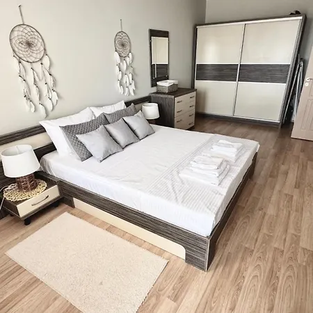Nancy Sea Escape - Pool & Sea View Apartment Sveti Vlas